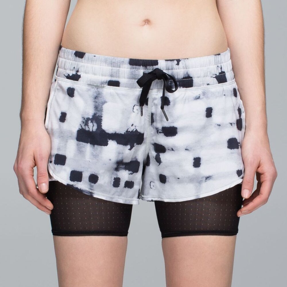 Lululemon Women's Hot To Street Shorts - White/Black